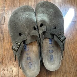 Birkenstock Boston Clogs in Sage